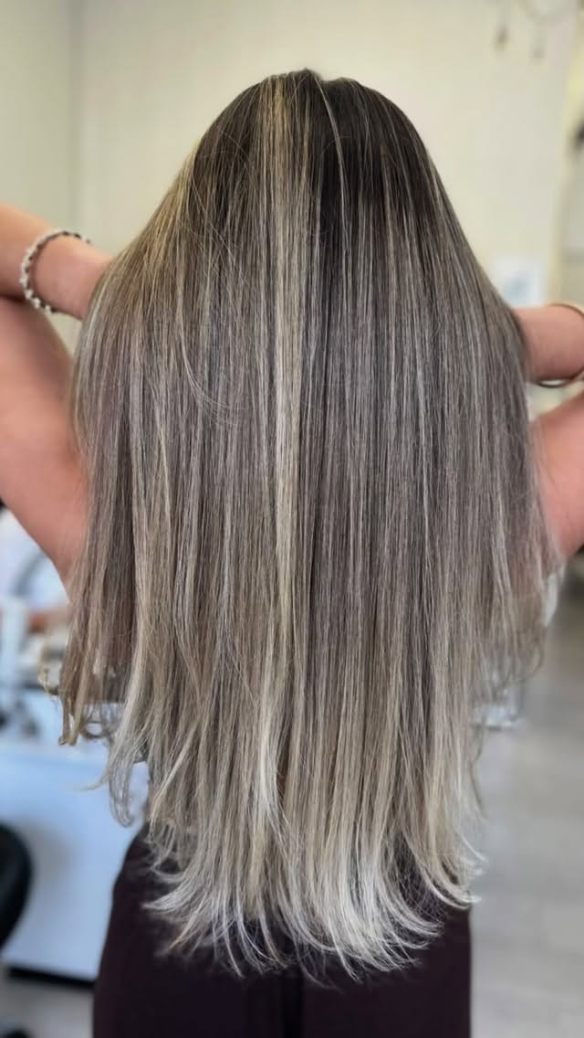 Post 3 by DIVINE BRAZILIAN HAIR & BEAUTY on Instagram (video)