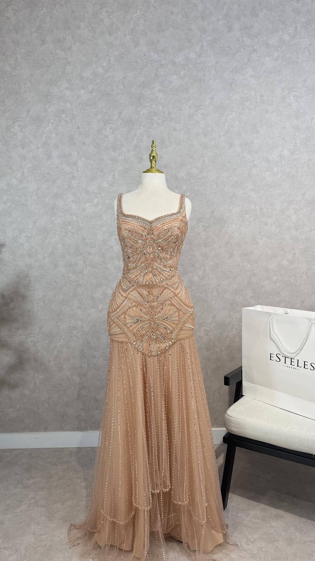 Post 3 by Esteles London on Instagram (video)