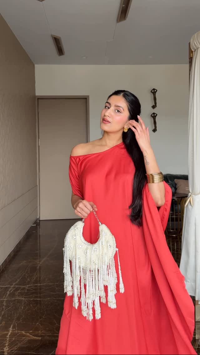 Post 3 by Mansi Nagori on Instagram (video)