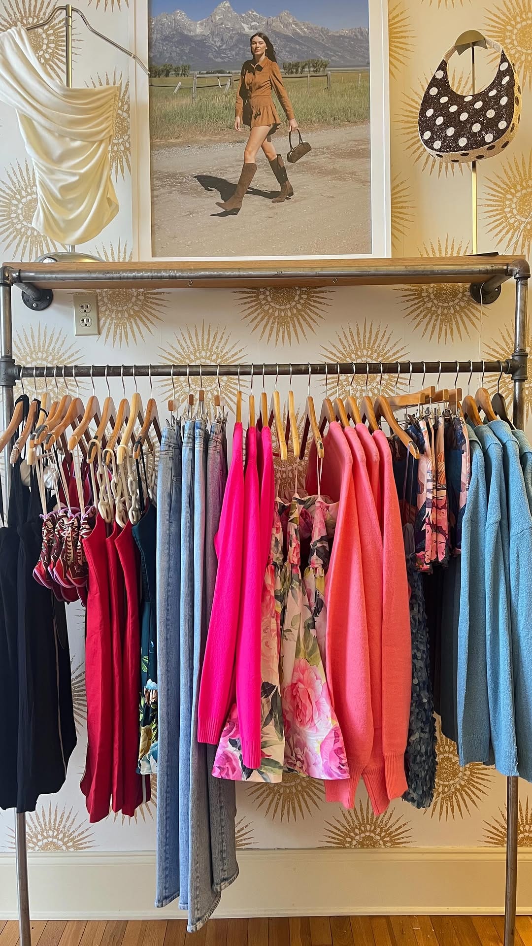 Post 8 by HEMLINE OXFORD on Instagram (video)