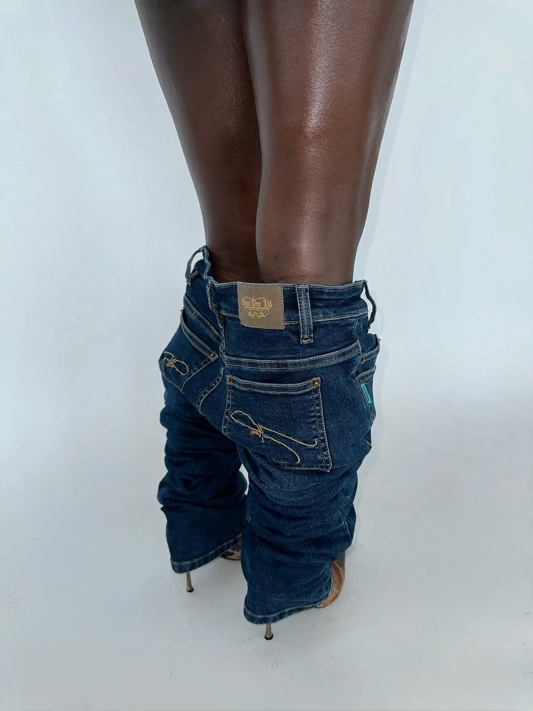Post 10 by WMNS WEAR on Instagram (image)
