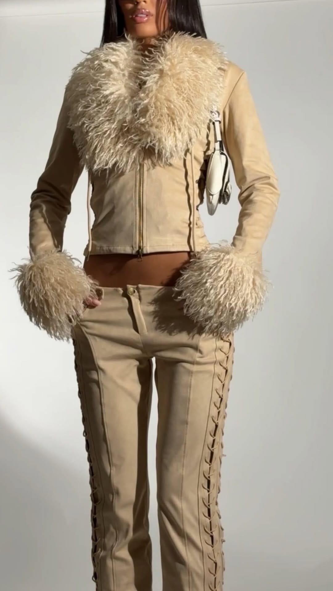 Post 6 by WMNS WEAR on Instagram (video)