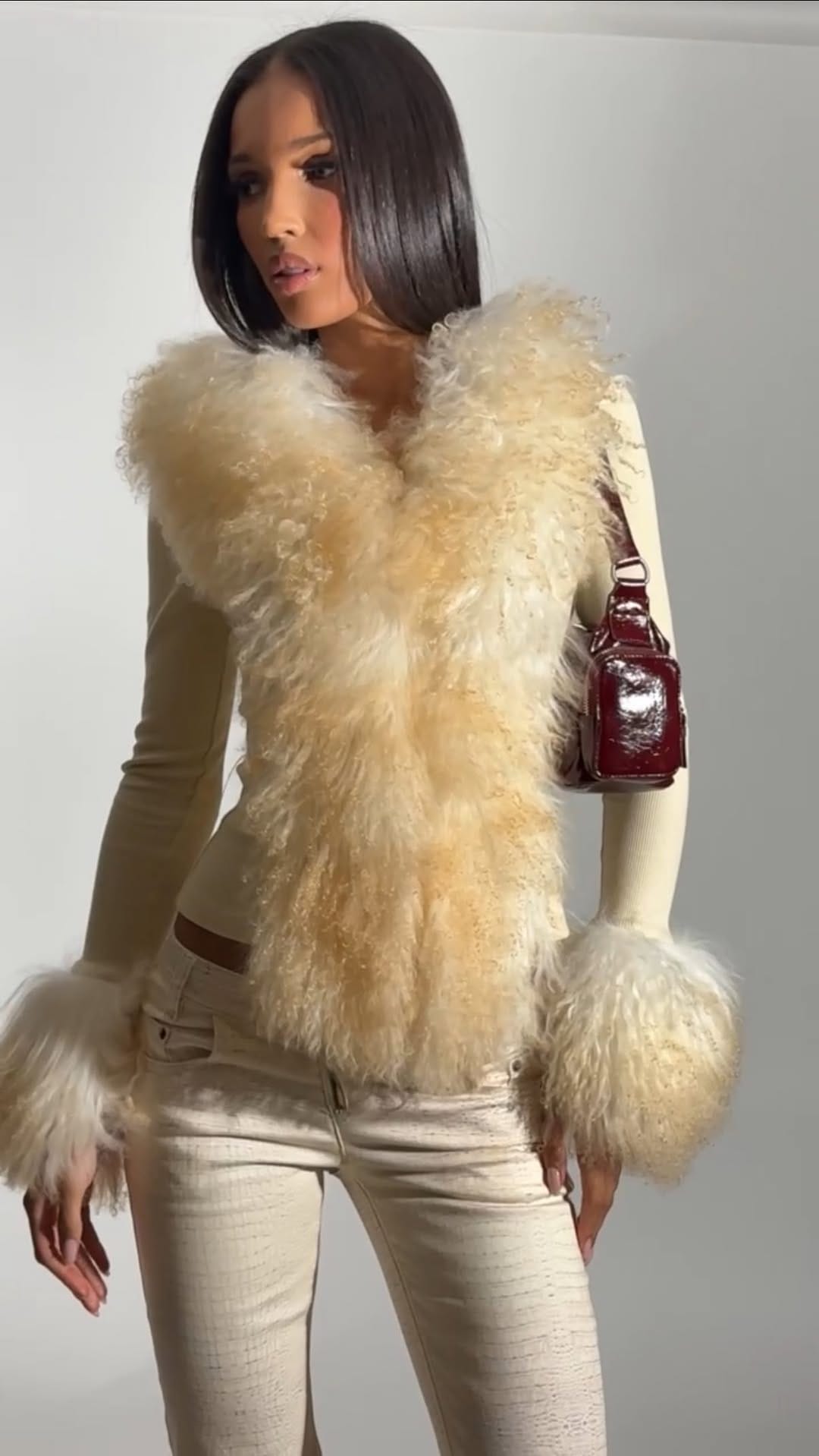 Post 9 by WMNS WEAR on Instagram (video)