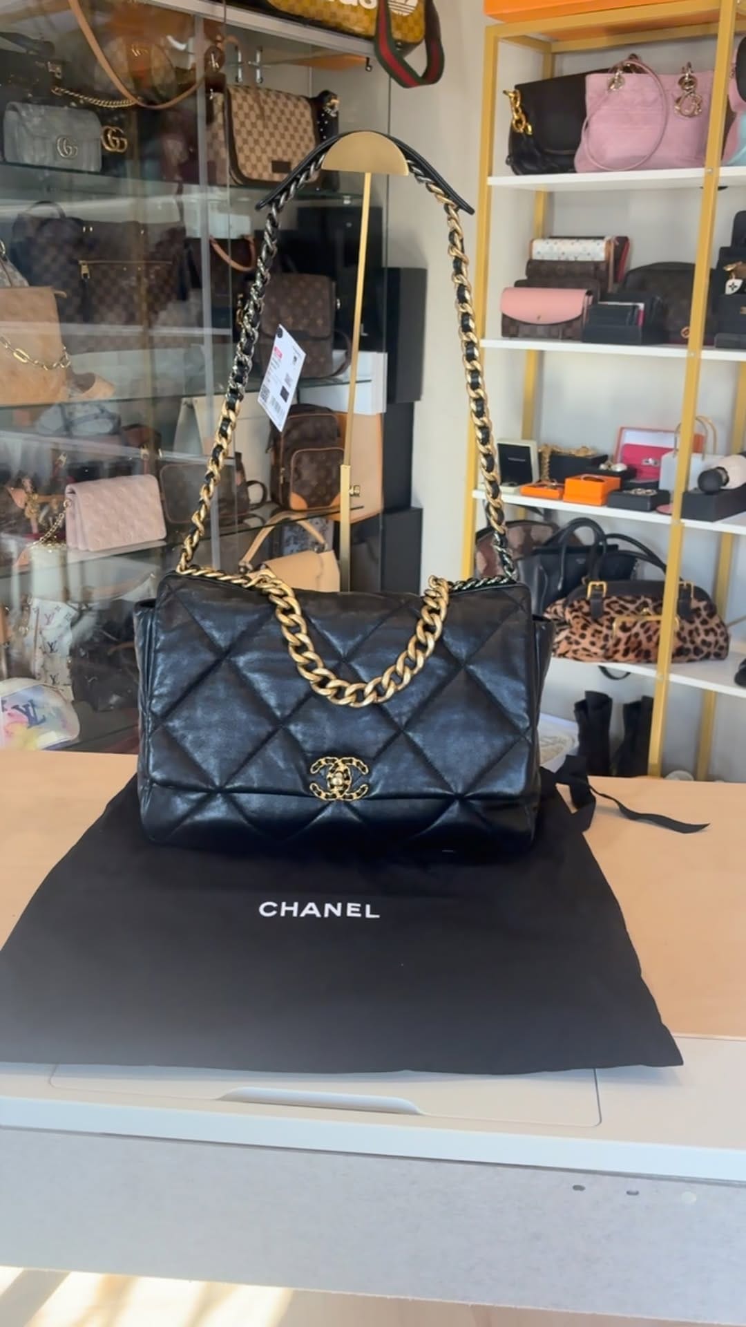 Post 3 by The Bella Abby & Ava Handbag Boutique on Instagram (video)
