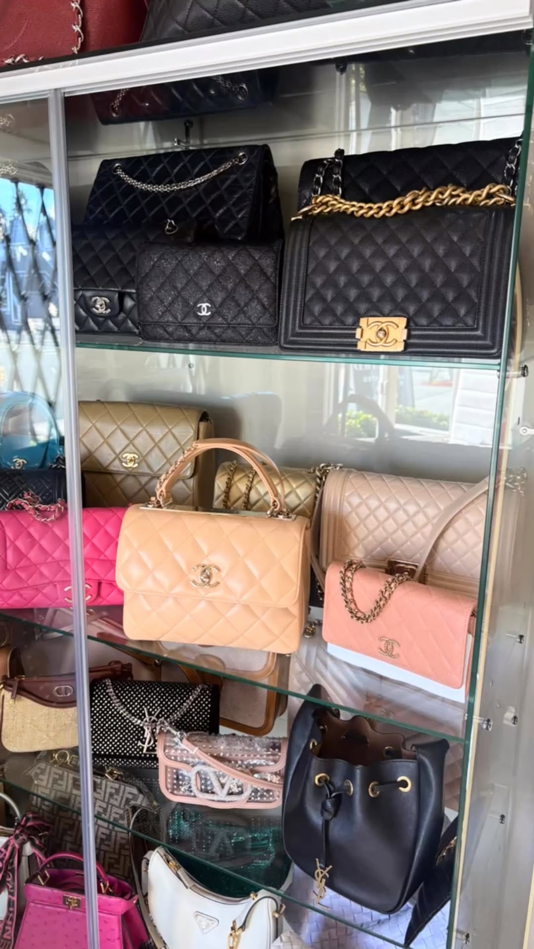 Post 1 by The Bella Abby & Ava Handbag Boutique on Instagram (video)