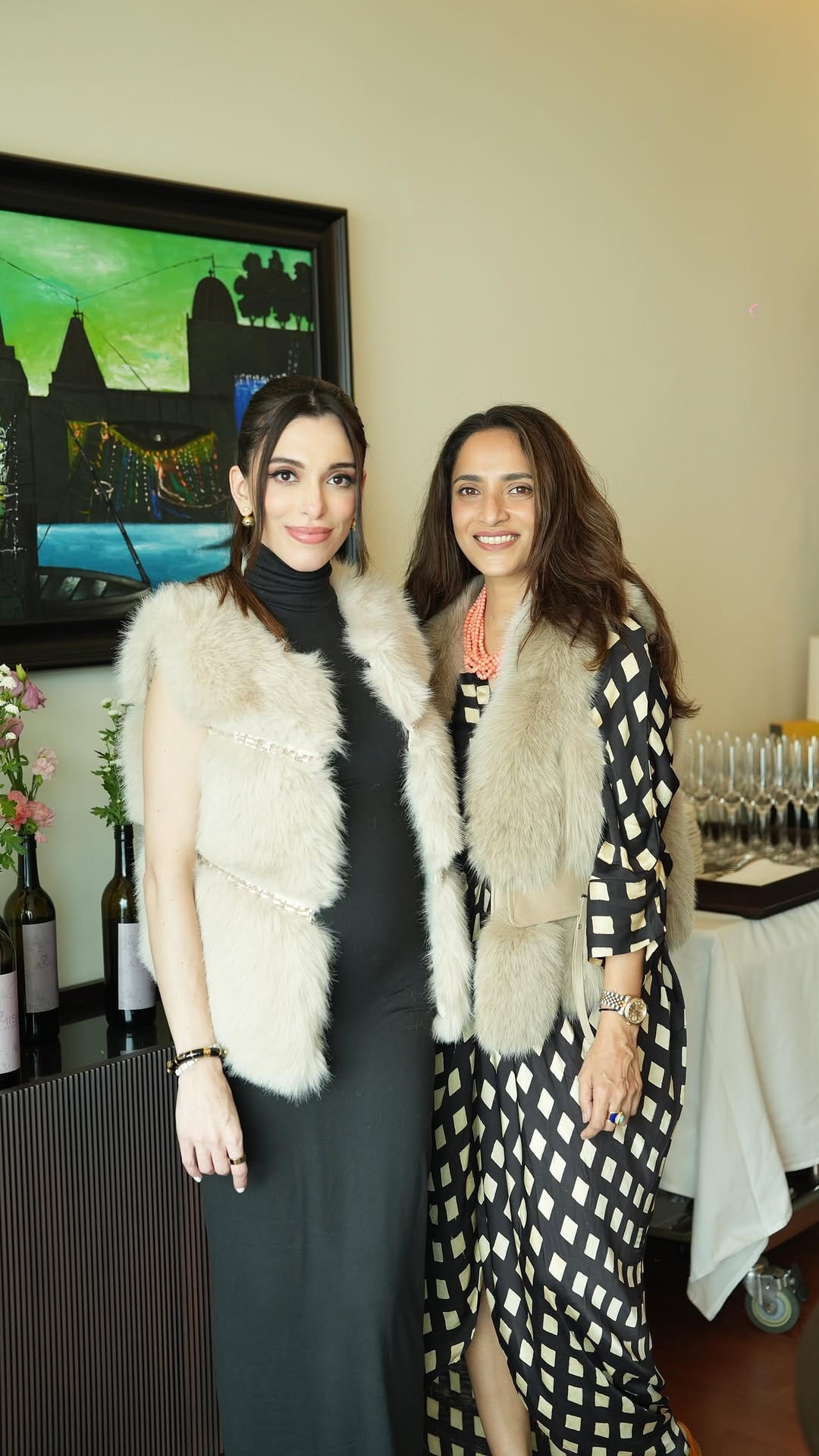 Post 3 by Amishi London on Instagram (video)