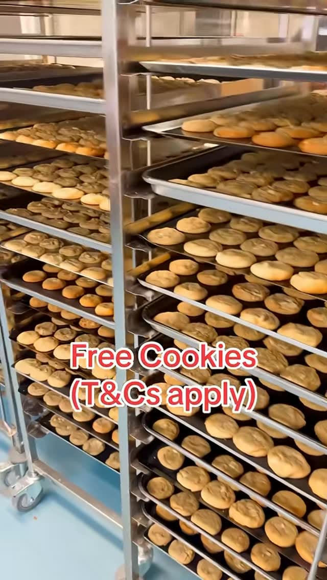 Post 5 by Ooh&Aah - Personalised Cookies on Instagram (video)