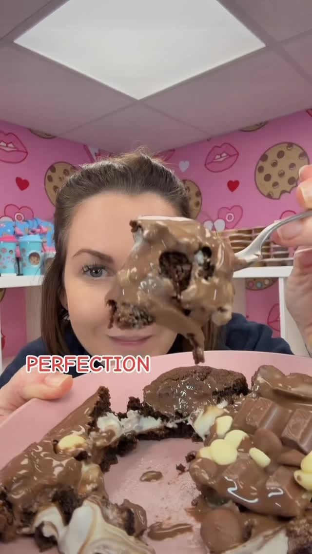 Post 7 by Ooh&Aah - Personalised Cookies on Instagram (video)