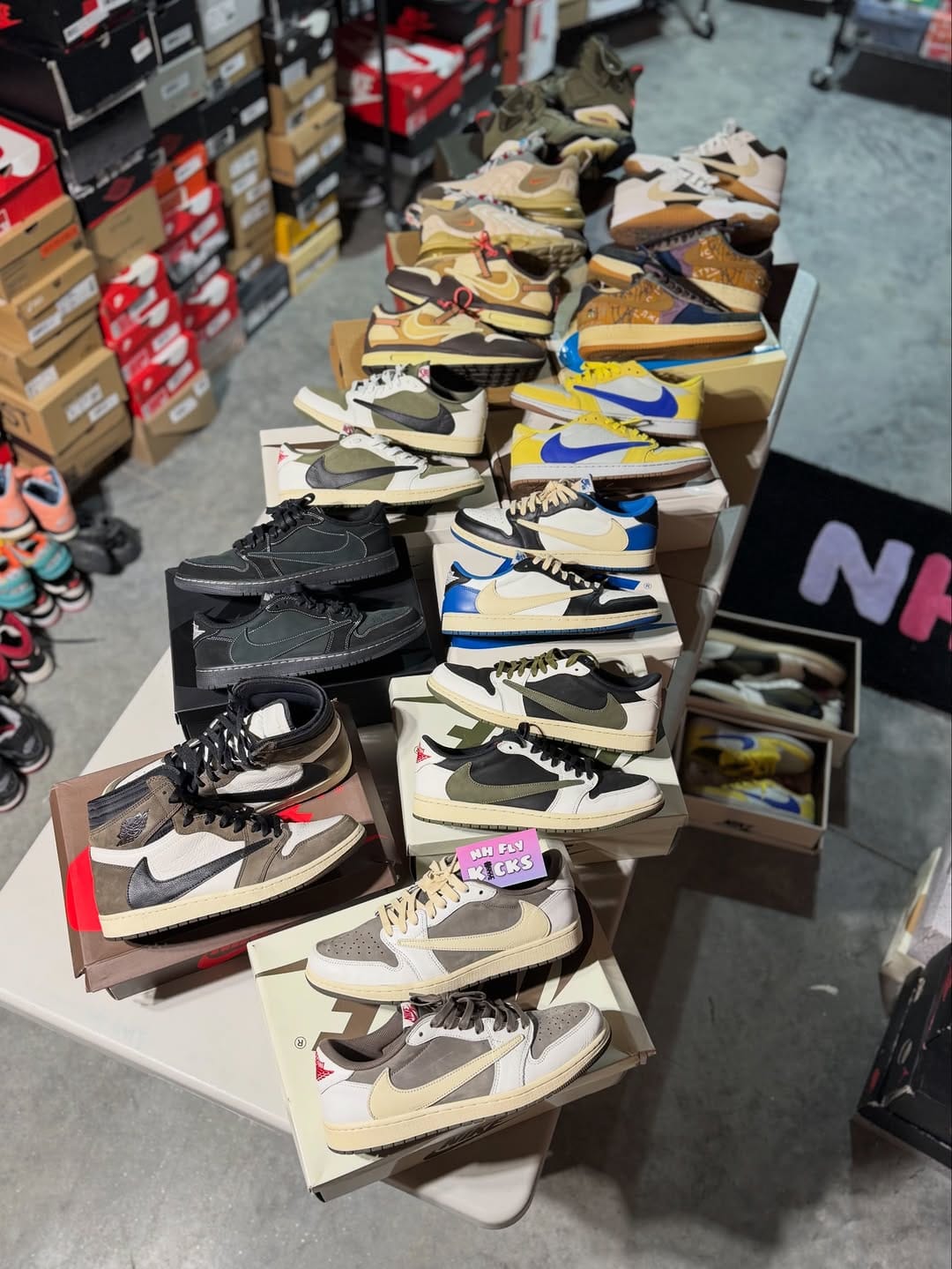 Post 2 by Sell me sneakers👟 on Instagram (image)
