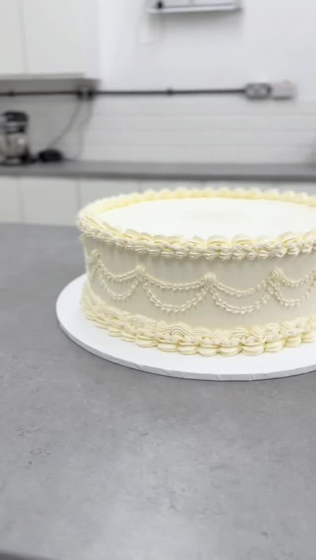 Post 7 by Cakes By Hassan on Instagram (video)