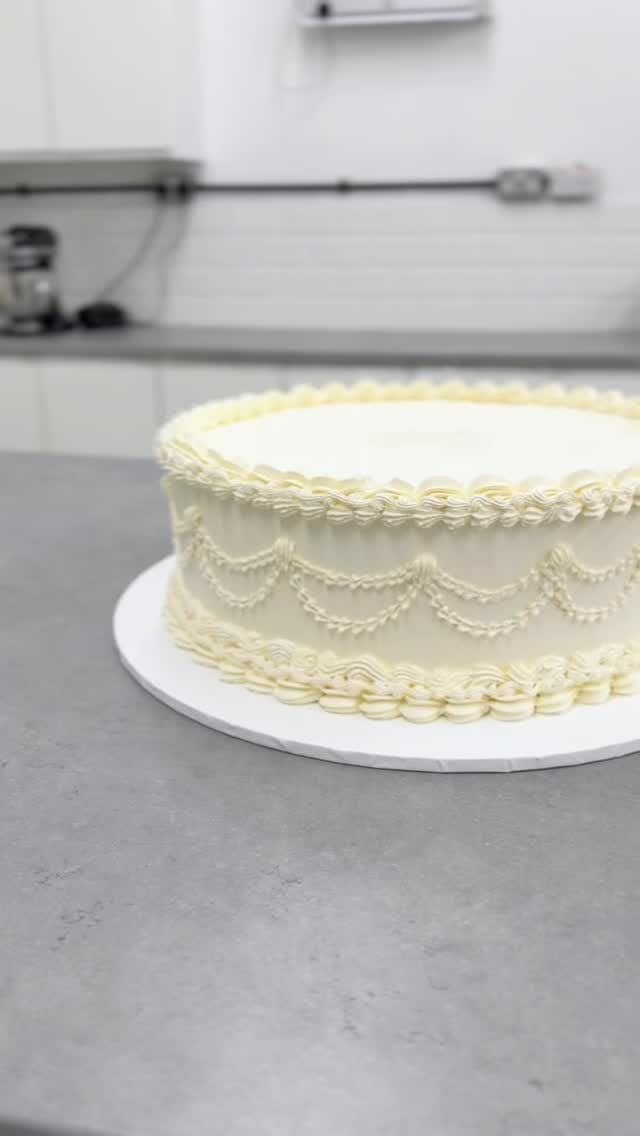 Post 8 by Cakes By Hassan on Instagram (video)