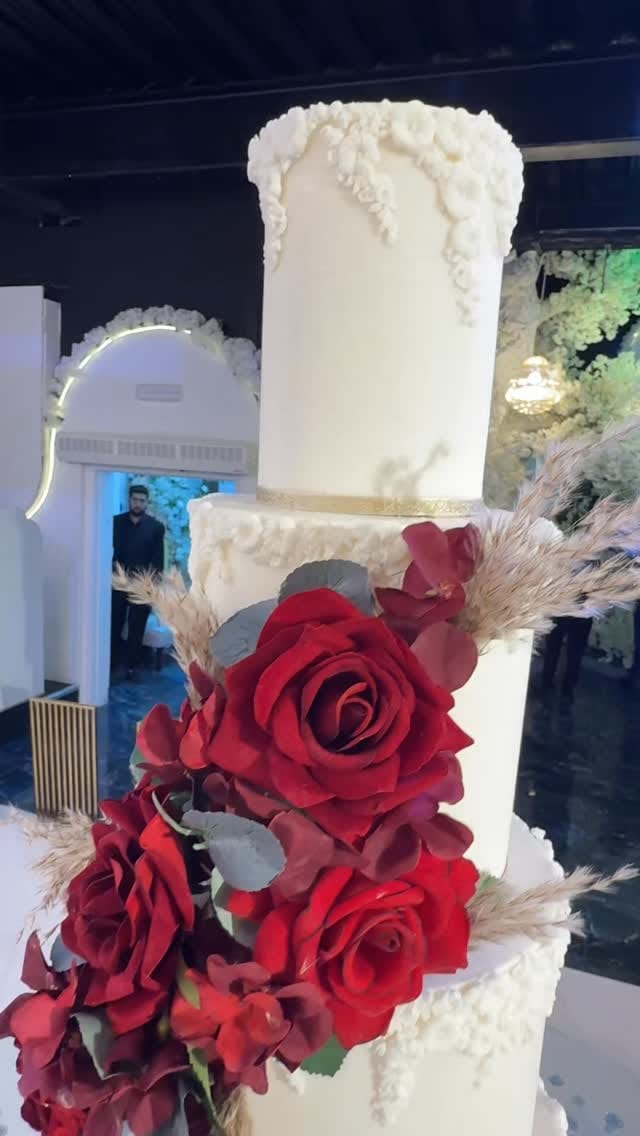 Post 3 by Cakes By Hassan on Instagram (video)