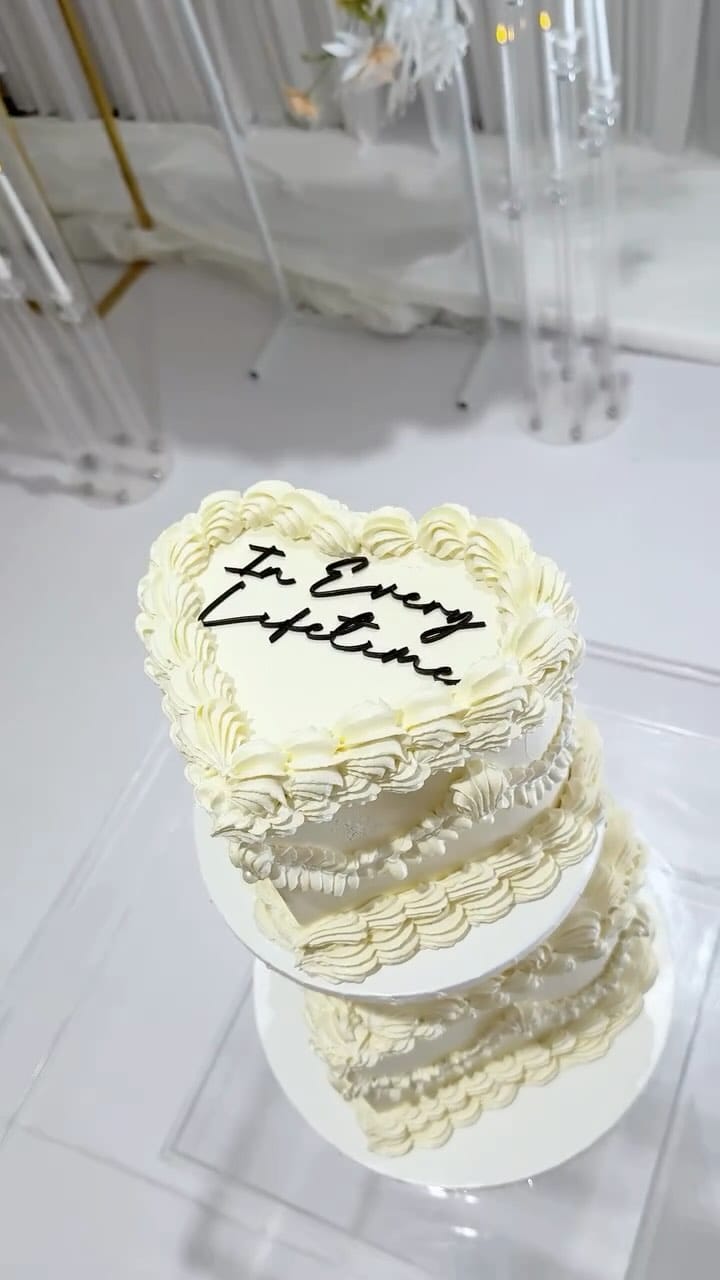 Post 10 by Cakes By Hassan on Instagram (video)