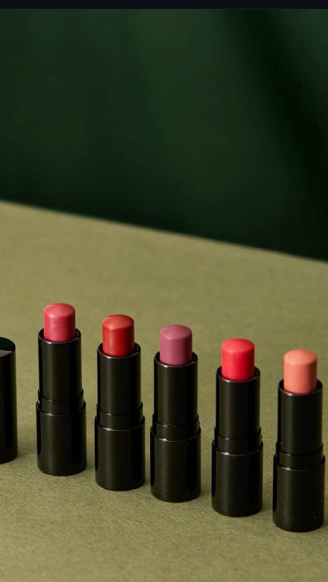 Post 2 by Pretty Well Beauty - AKA PWB on Instagram (video)