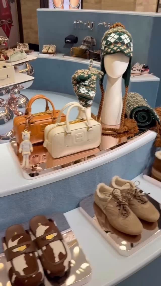Post 8 by Luxury Boulevard on Instagram (video)