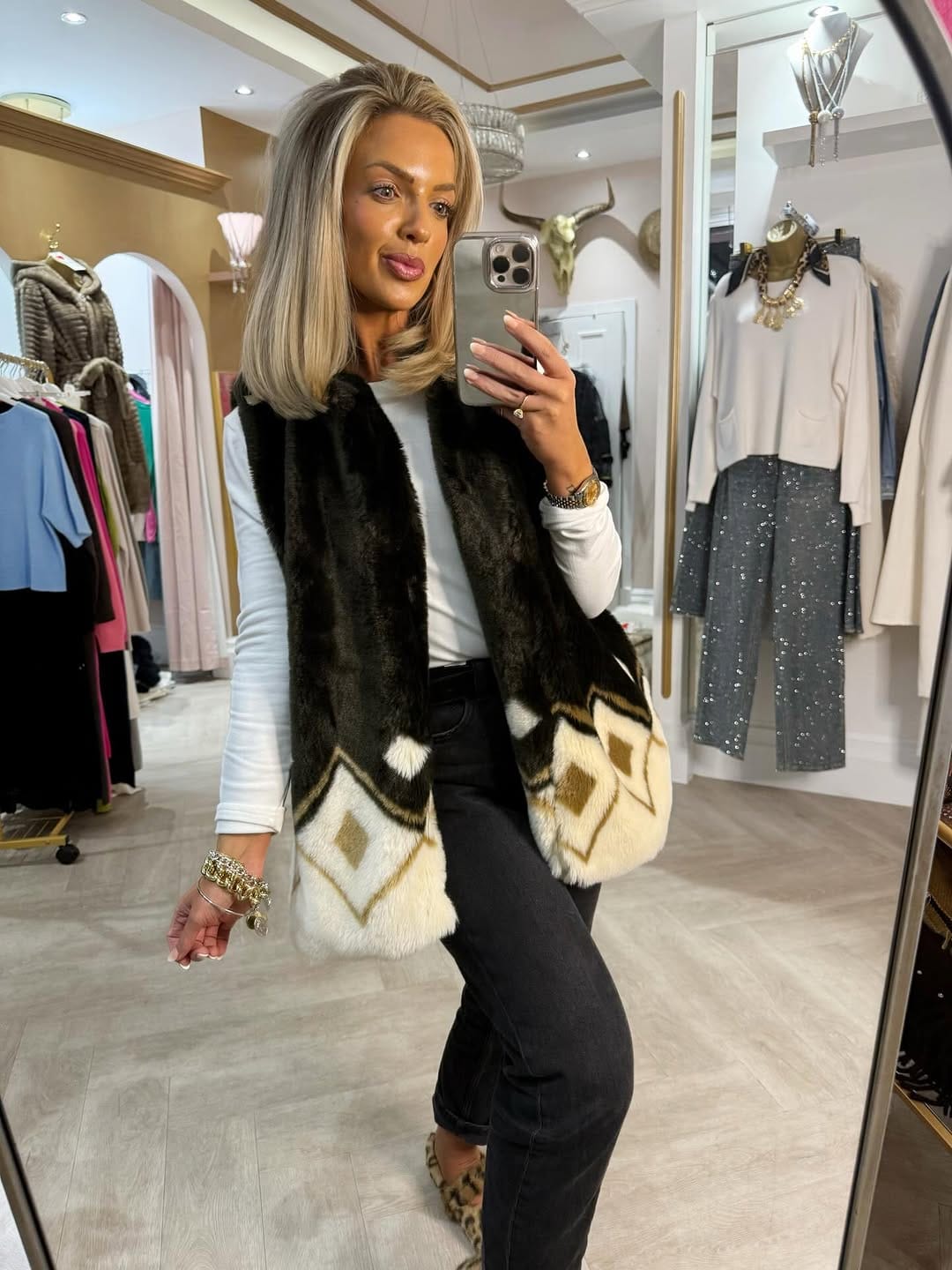 Post 10 by Bella Mella Clothing Boutique on Instagram (image)