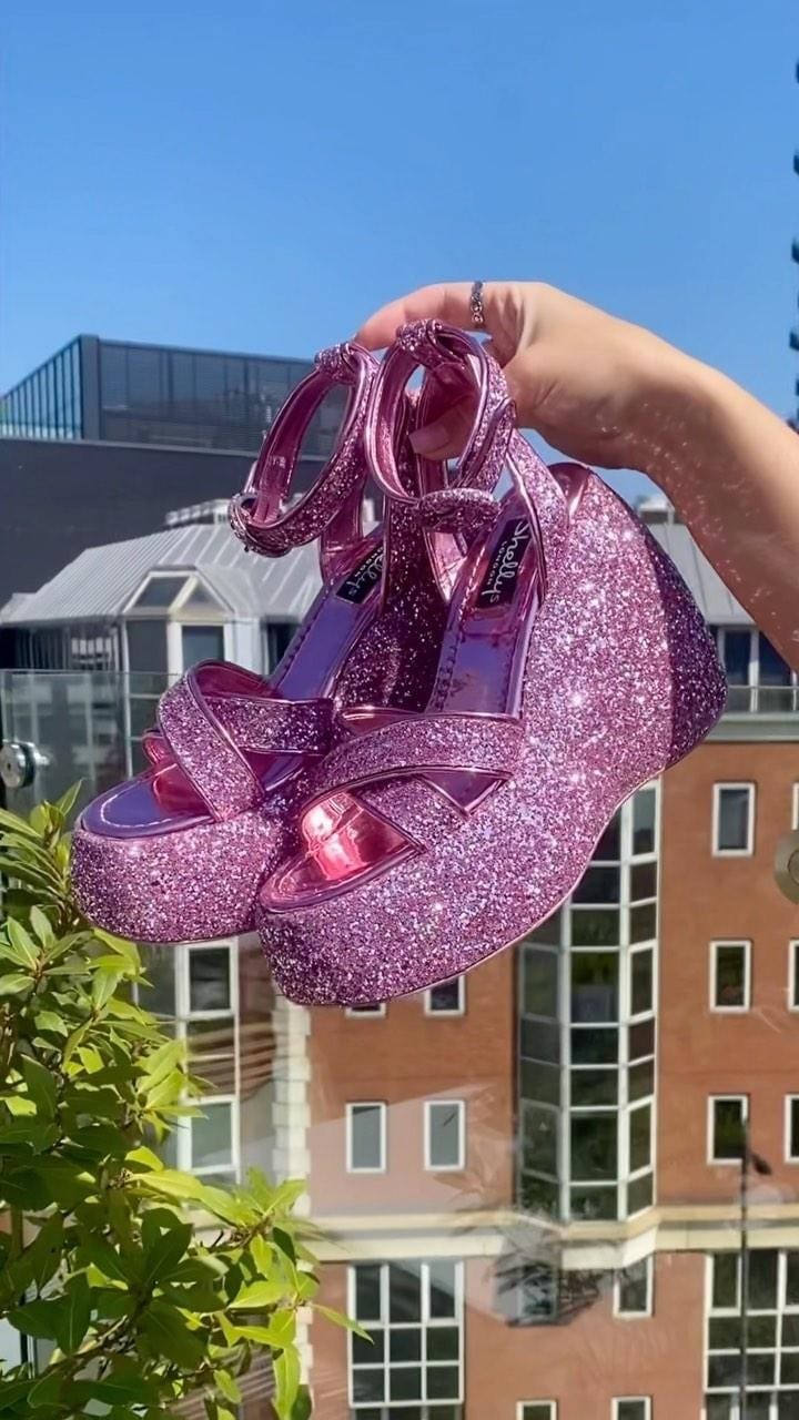 Post 5 by Shellys London on Instagram (video)
