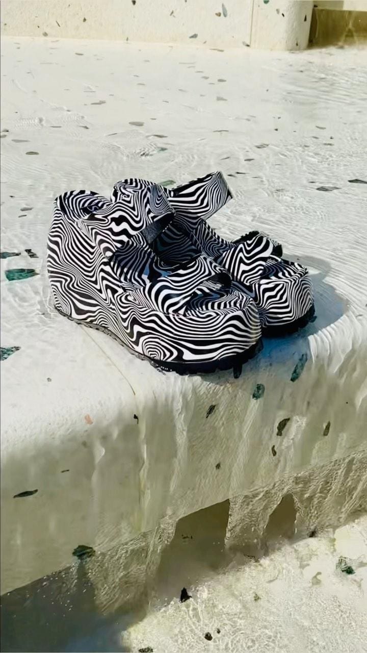 Post 9 by Shellys London on Instagram (video)