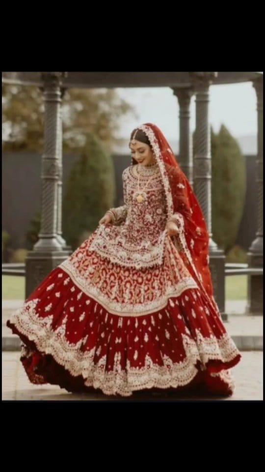 Post 10 by CHUNRI BOUTIQUE 🤍 on Instagram (video)