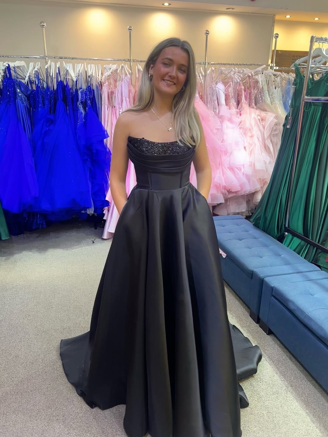 Post 9 by - Deja Elite boutique - on Instagram (carousel)