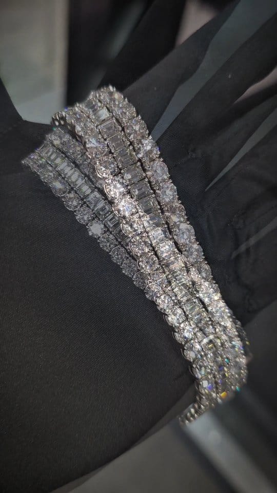 Post 5 by EIGHT LUXURIES on Instagram (video)