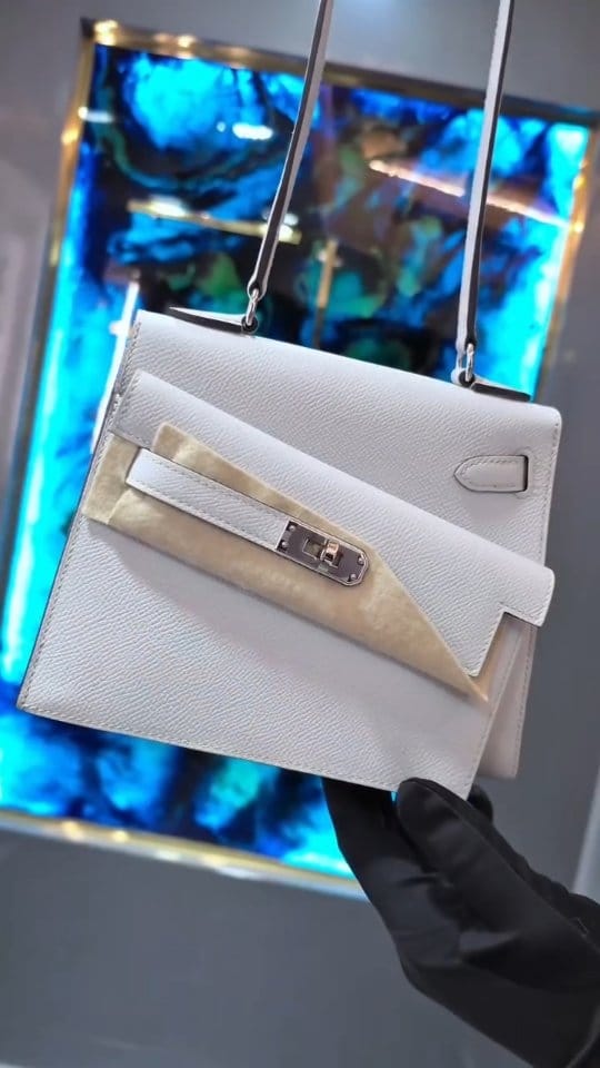 Post 1 by EIGHT LUXURIES on Instagram (video)