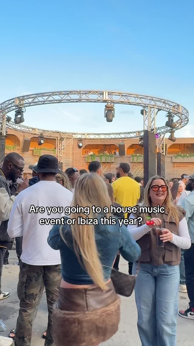 Post 2 by Kat’s Boutique 💖 on Instagram (video)