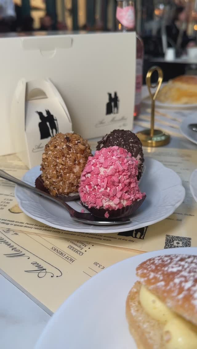 Post 8 by Aux Merveilleux De Fred London on Instagram (video)