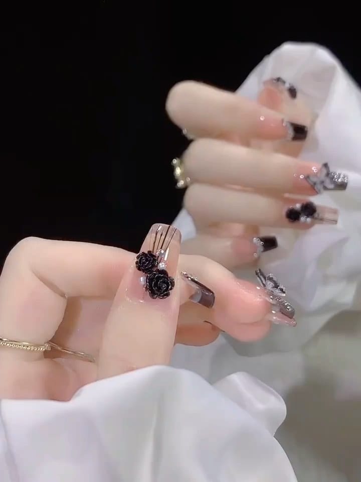 Post 2 by Nanilonails on Instagram (video)