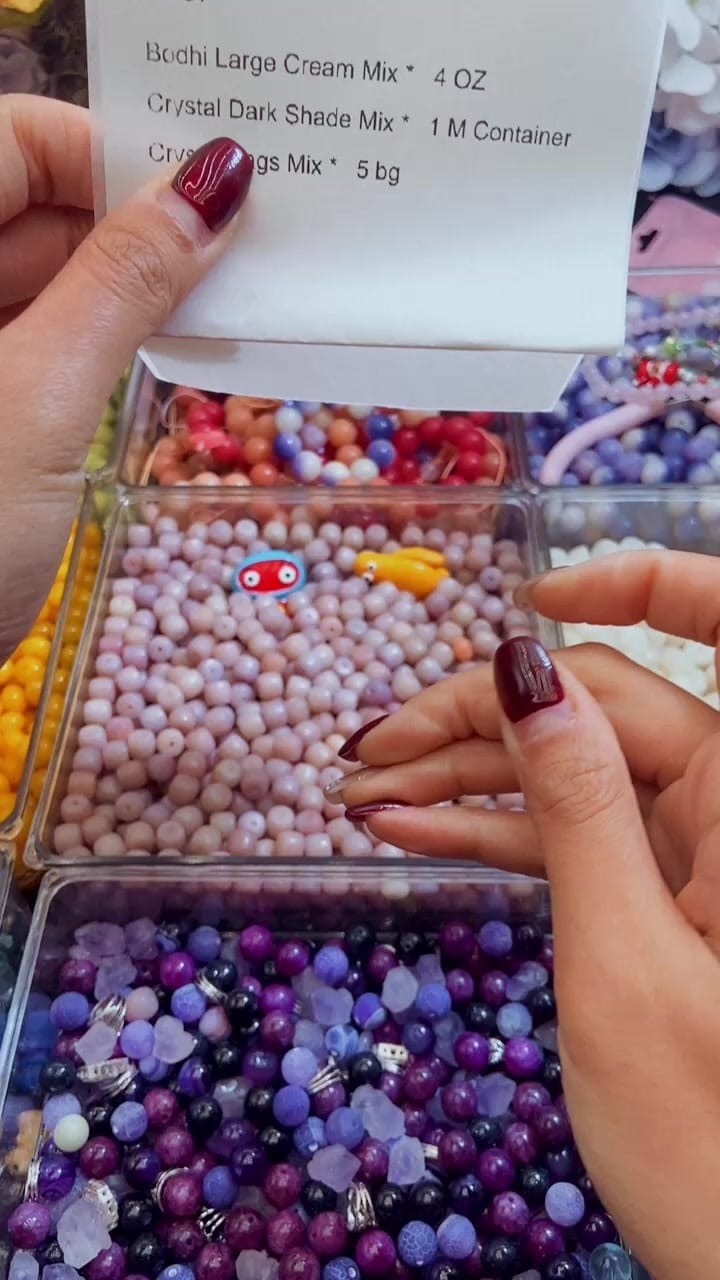 Post 1 by Nanilonails on Instagram (video)