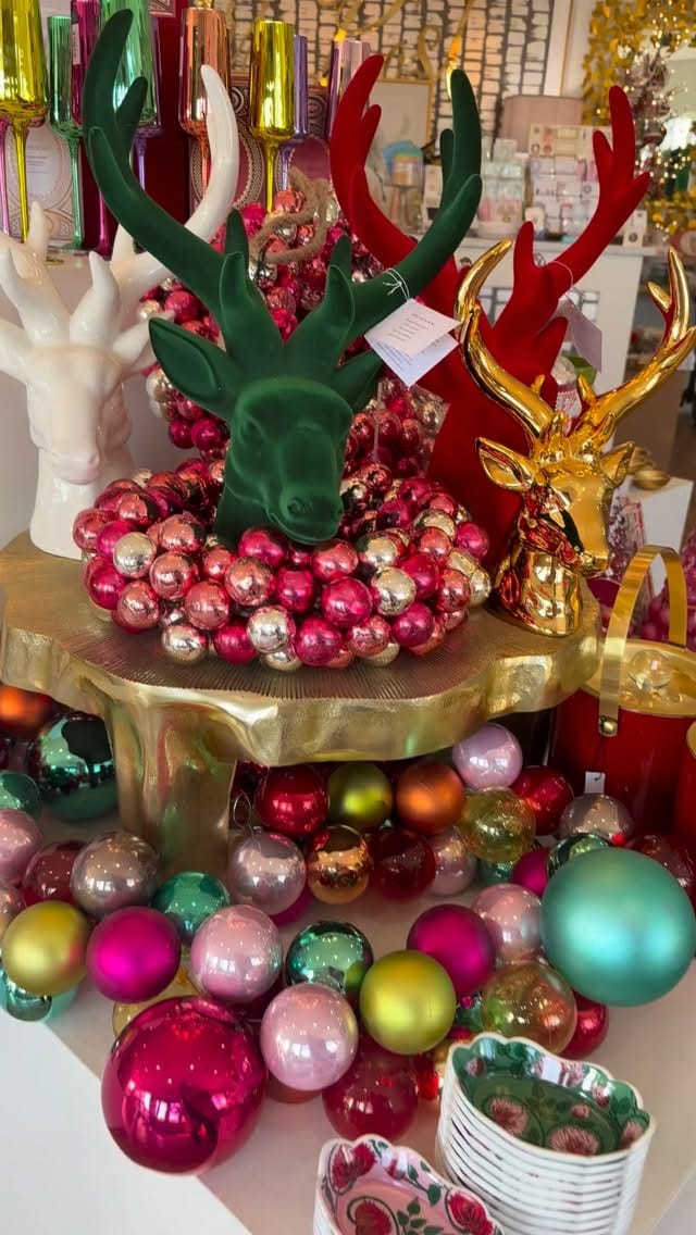 Post 6 by Mrs. Post Stationery & Gifts on Instagram (video)