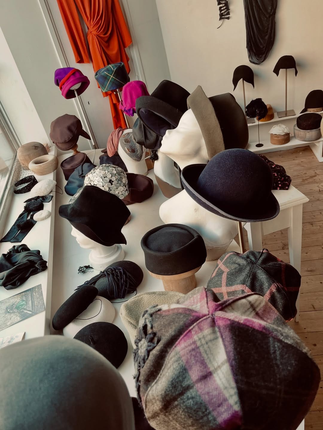Post 2 by demure Hats | Couture Millinery Amsterdam on Instagram (image)