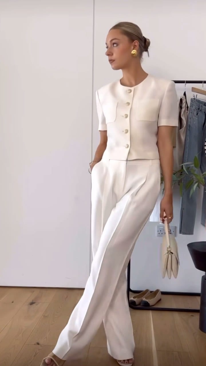 Post 8 by AMR LONDON ® on Instagram (video)
