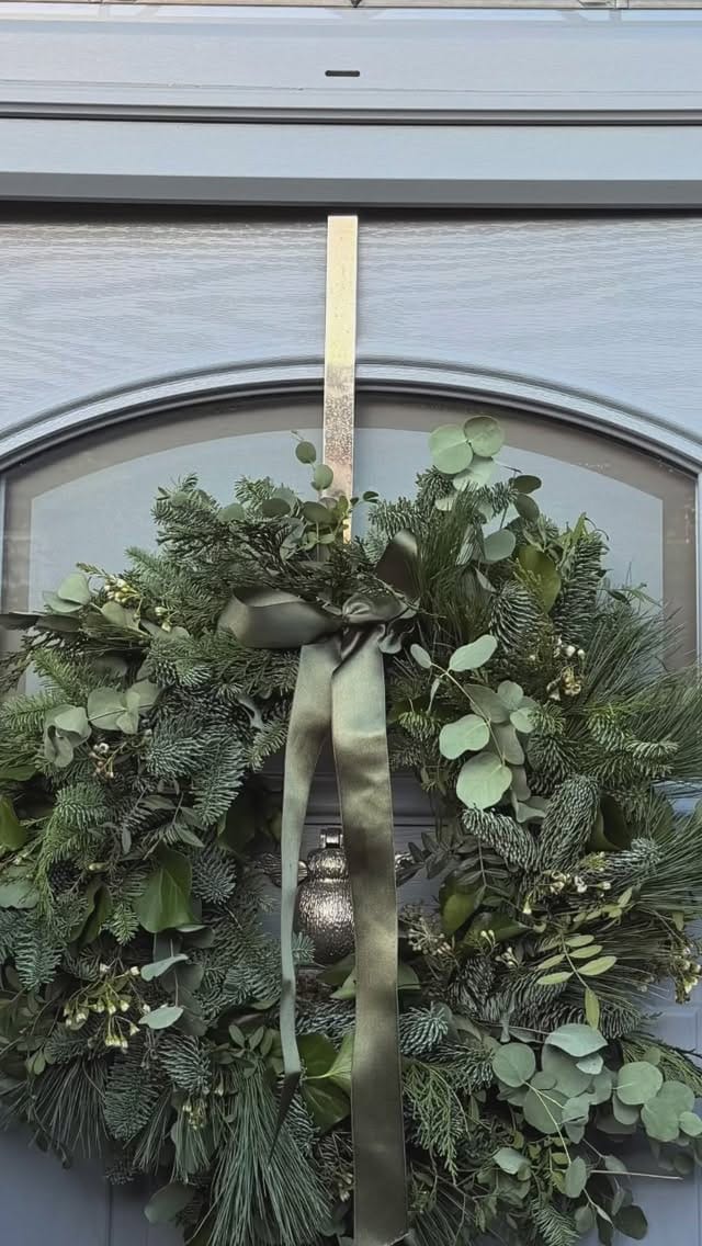 Post 2 by Lakes & Rivers Flower Farm on Instagram (video)