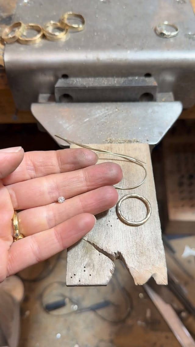 Post 1 by Contemporary Jewellery on Instagram (video)