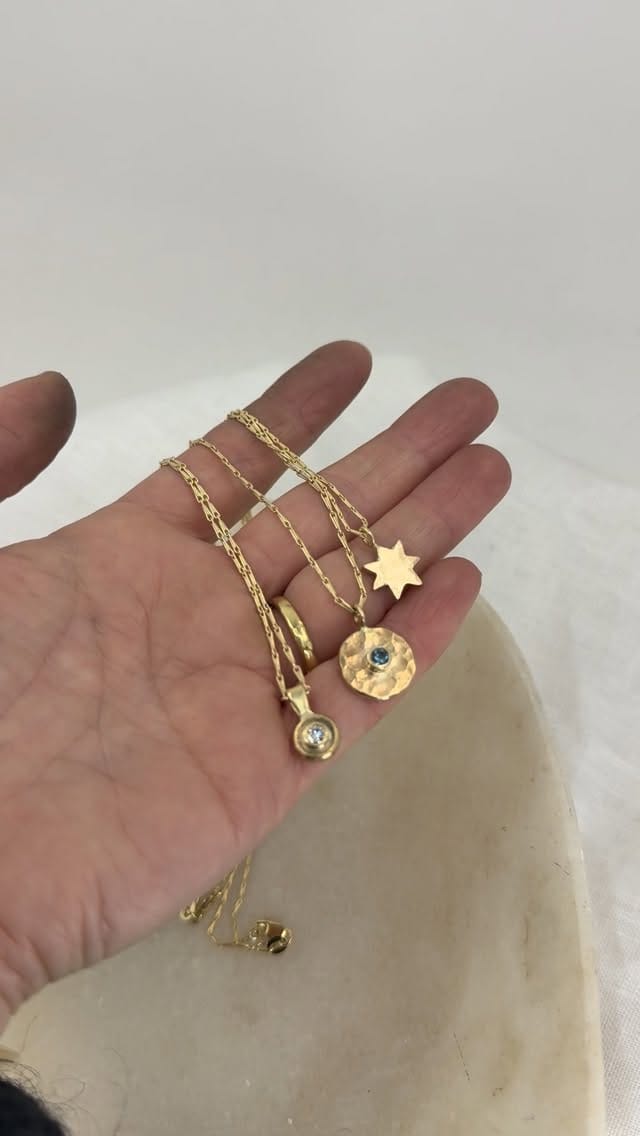 Post 6 by Contemporary Jewellery on Instagram (video)