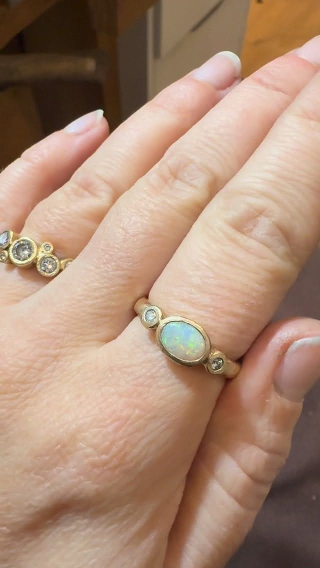 Post 8 by Contemporary Jewellery on Instagram (video)