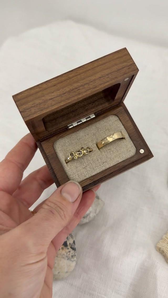 Post 2 by Contemporary Jewellery on Instagram (video)