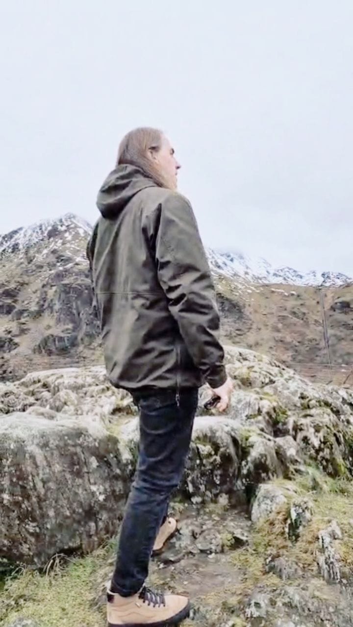Post 4 by 𝕭𝖑𝖆𝖈𝖐 𝕮𝖔𝖋𝖋𝖊𝖊 𝖂𝖔𝖗𝖘𝖍𝖎𝖕 on Instagram (video)