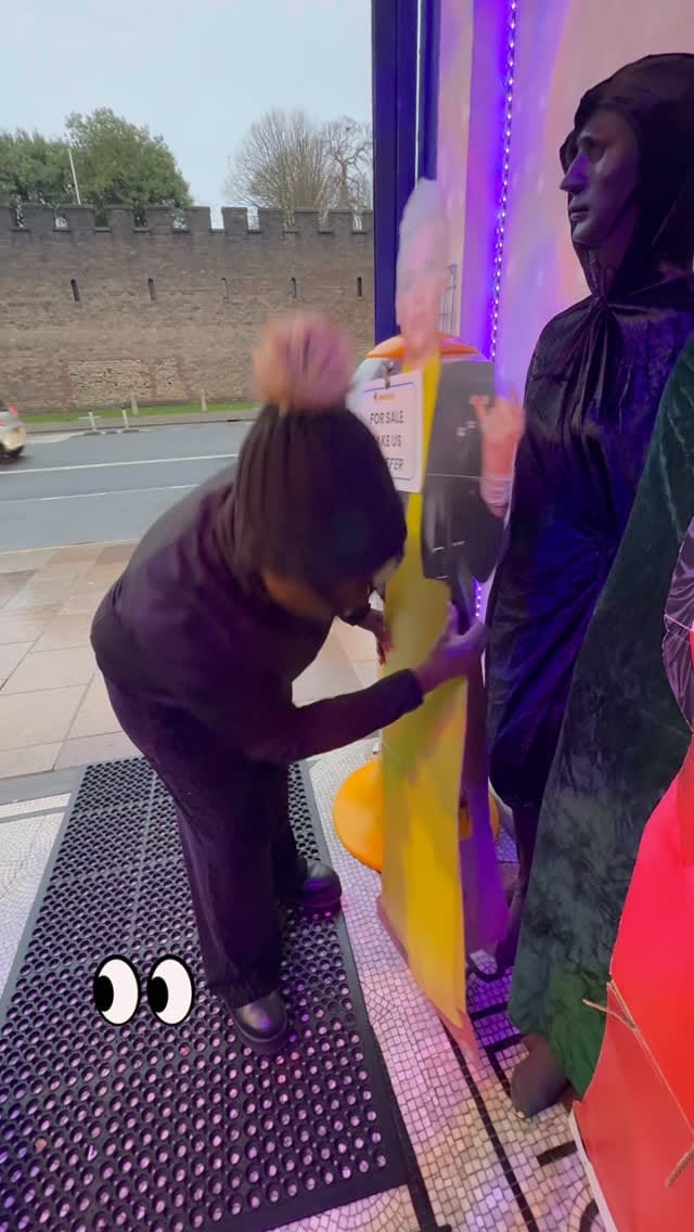 Post 3 by Jokeshop.com on Instagram (video)