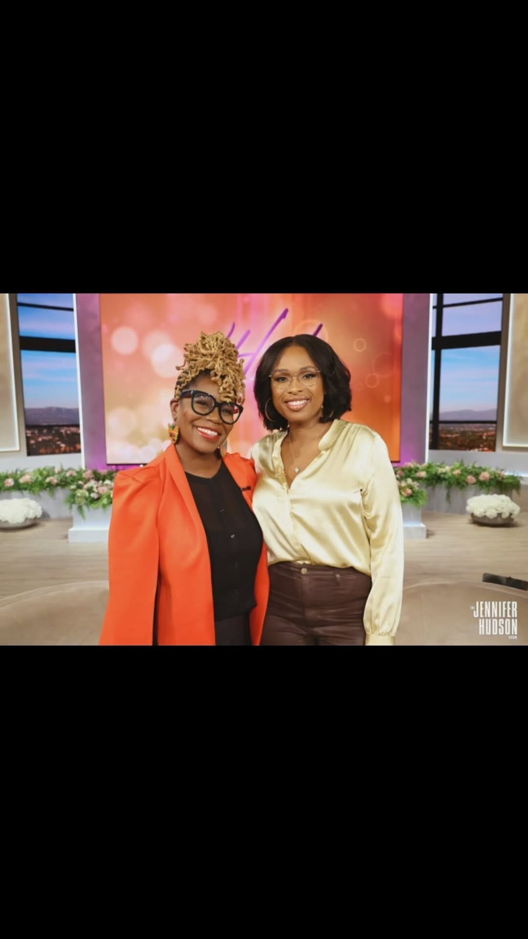 Post 10 by GlassyBrownCookies ® on Instagram (video)