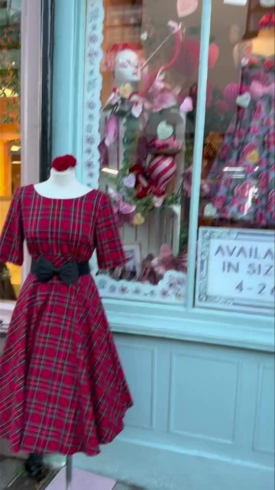 Post 2 by Pocket Watch & Petticoats on Instagram (video)
