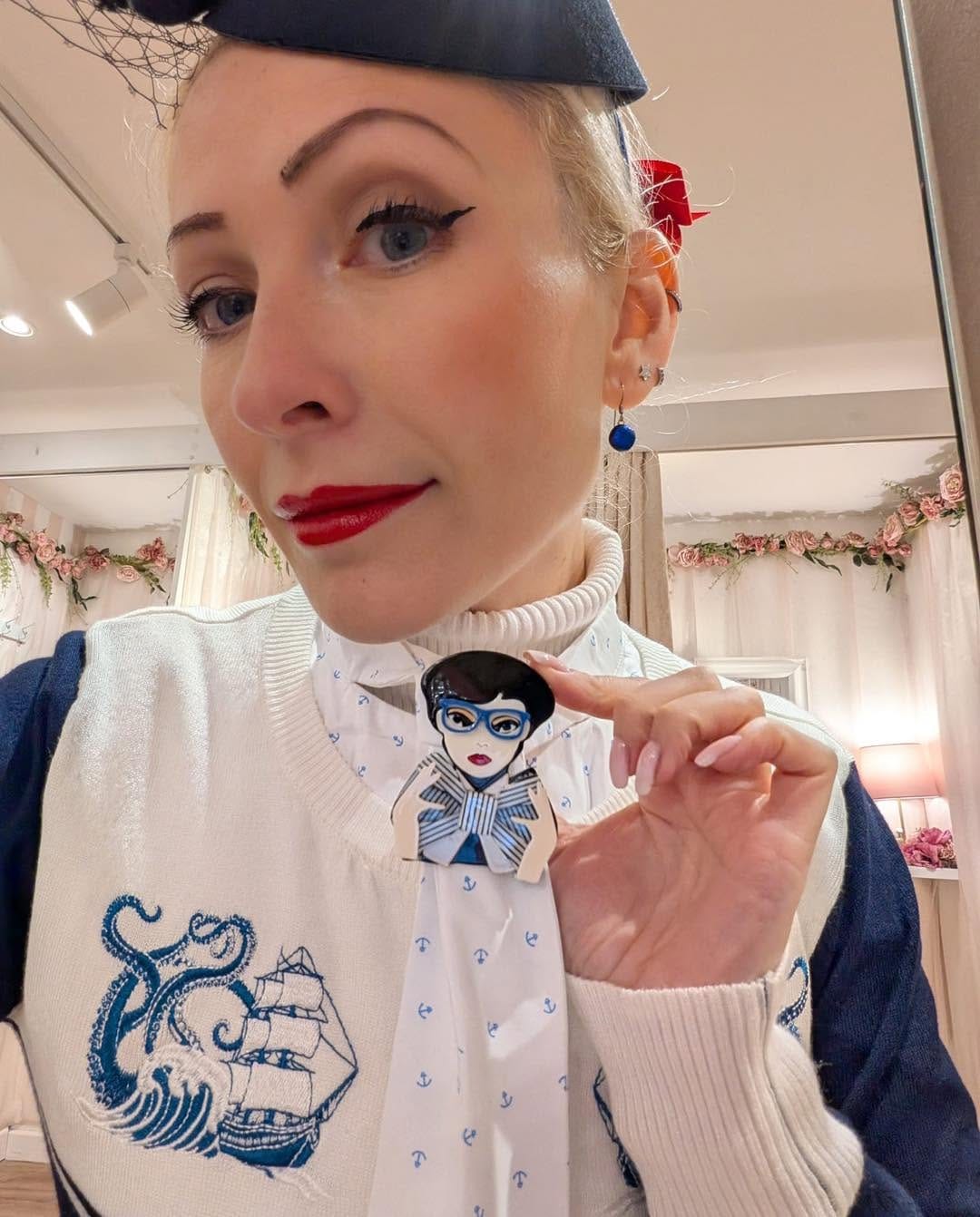 Post 3 by Pocket Watch & Petticoats on Instagram (carousel)