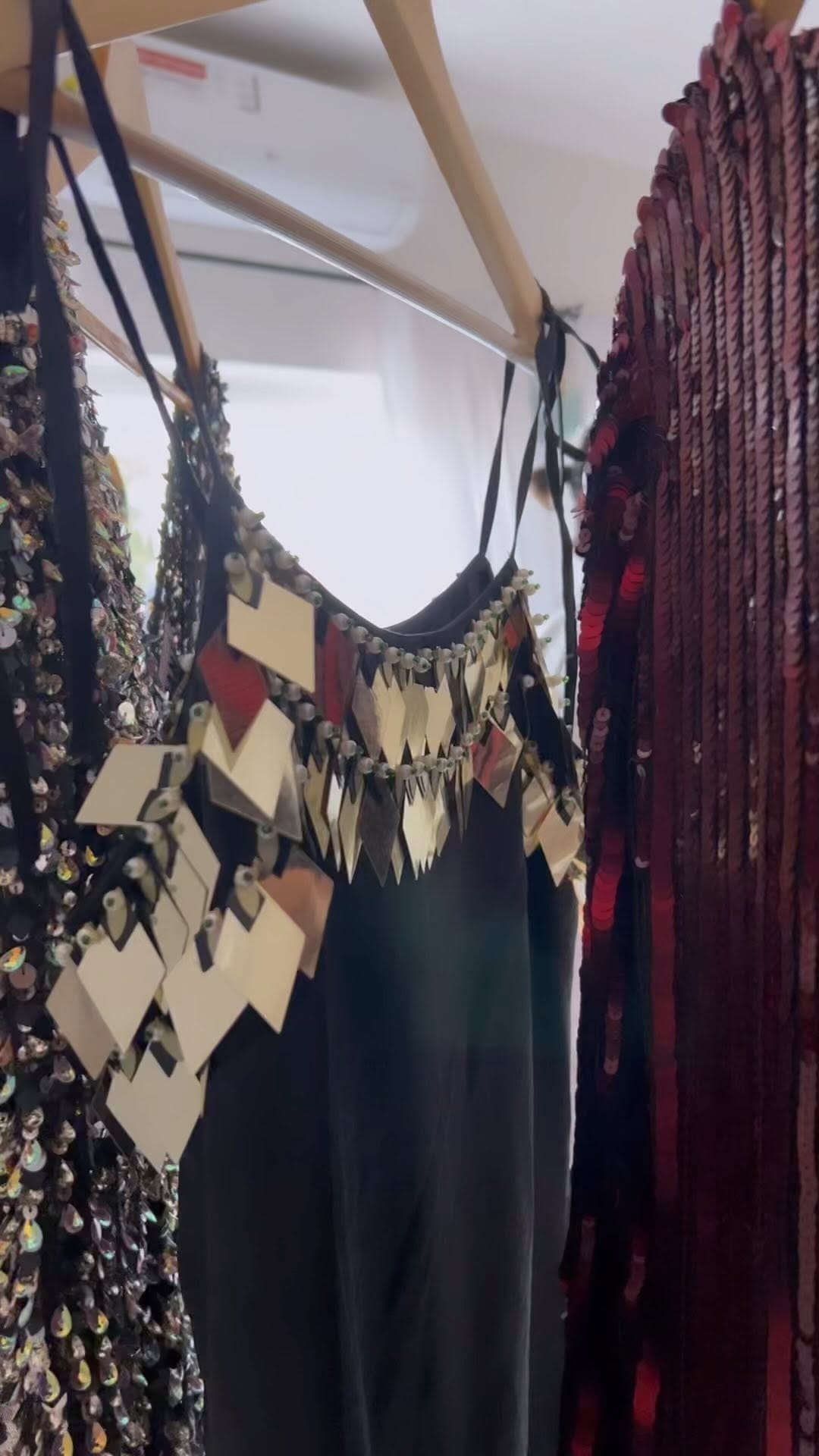 Post 3 by M A N É on Instagram (video)