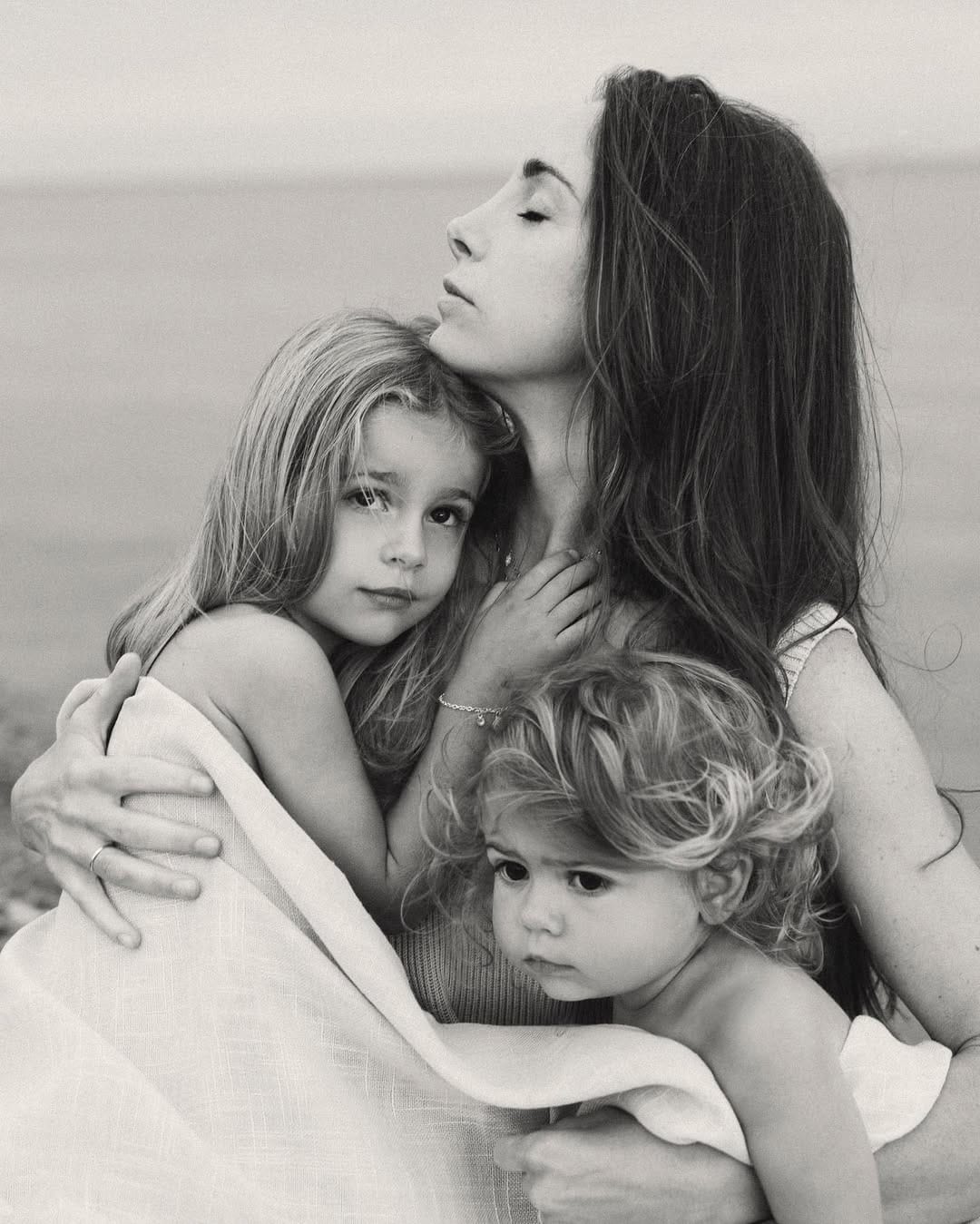Post 10 by Ella Nash / Kent & london family and maternity photographer on Instagram (carousel)