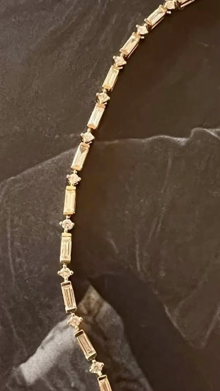 Post 6 by Shadan Radpour Jewellery on Instagram (video)