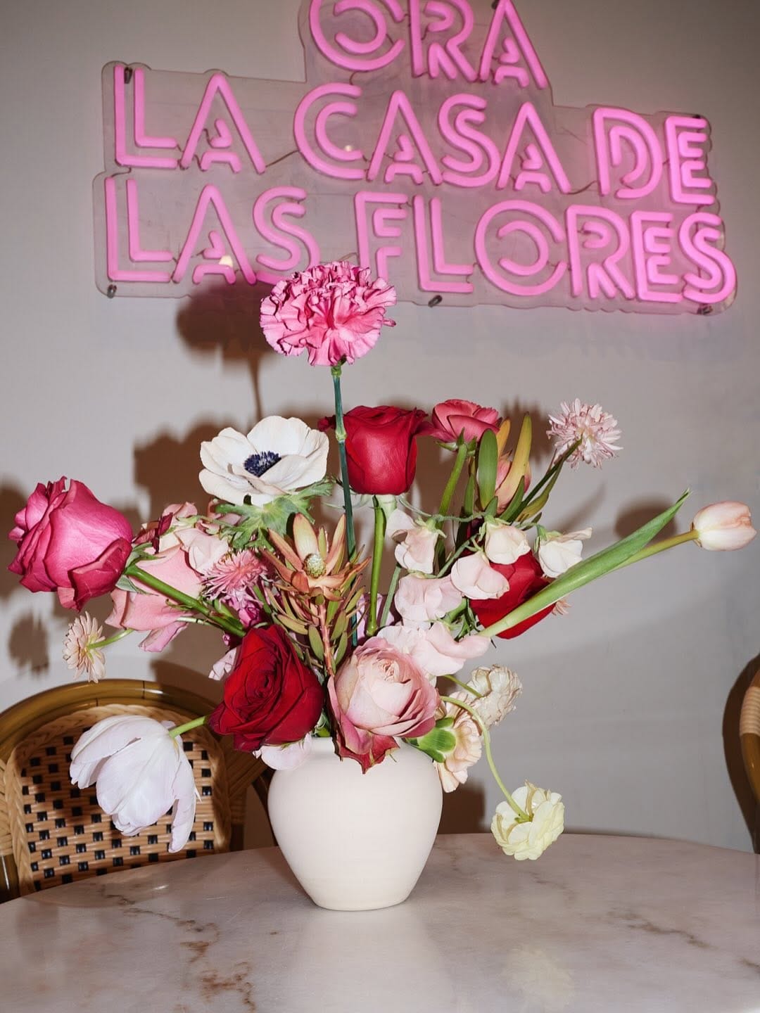 Post 7 by Ora La Casa de las Flores on Instagram (carousel)