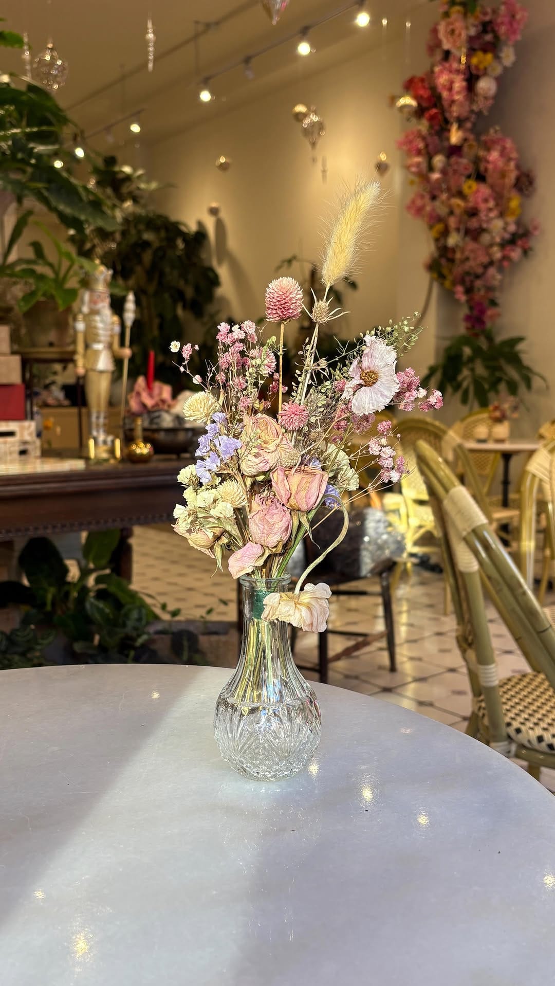 Post 4 by Ora La Casa de las Flores on Instagram (video)