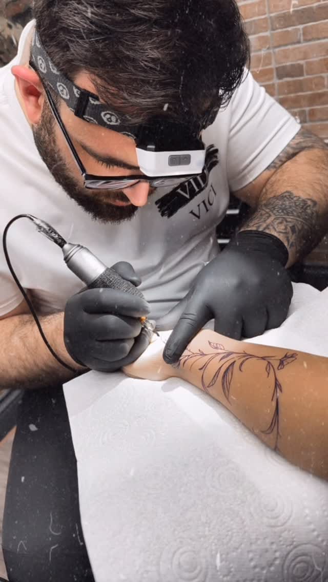 Post 1 by 🇬🇧 𝐈𝐋𝐋𝐘𝐑𝐈𝐀𝐍 𝐈𝐍𝐊 𝐋𝐎𝐍𝐃𝐎𝐍 🇬🇧 on Instagram (video)