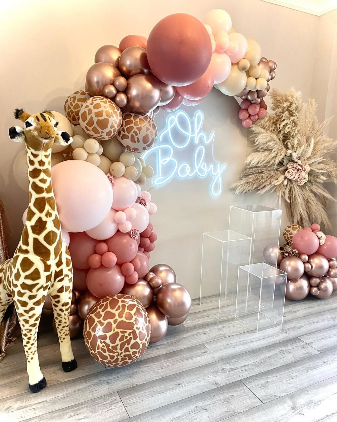 Post 10 by 𝐙𝐀𝐙𝐀 𝐁𝐀𝐋𝐋𝐎𝐎𝐍𝐒 & 𝐄𝐕𝐄𝐍𝐓𝐒 | LONDON, ESSEX & HERTFORDSHIRE on Instagram (image)